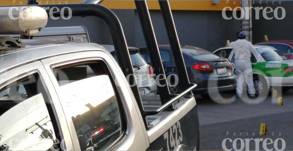 Ejecutan a un taxista en el estacionamiento de un OXXO en Celaya