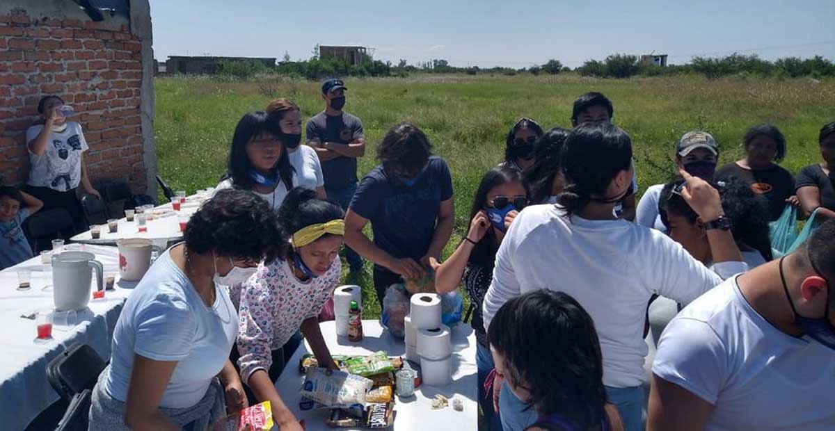 Apoyan estudiantes a familias marginadas