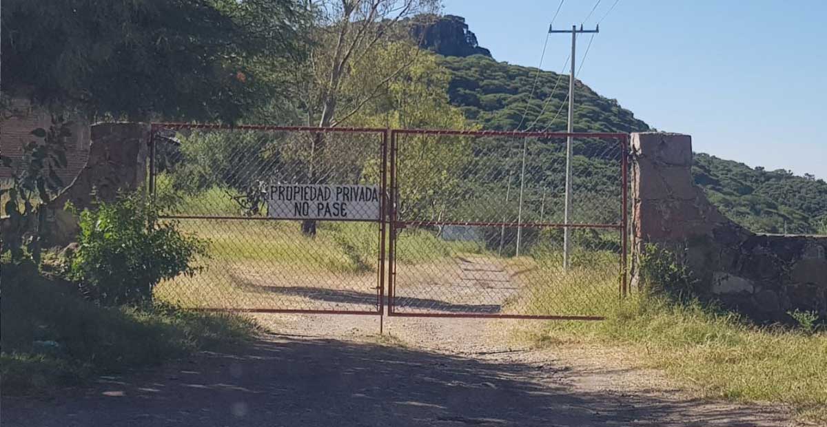 Denuncian capitalinos el cierre de una vialidad por la zona de la presa la Purísima