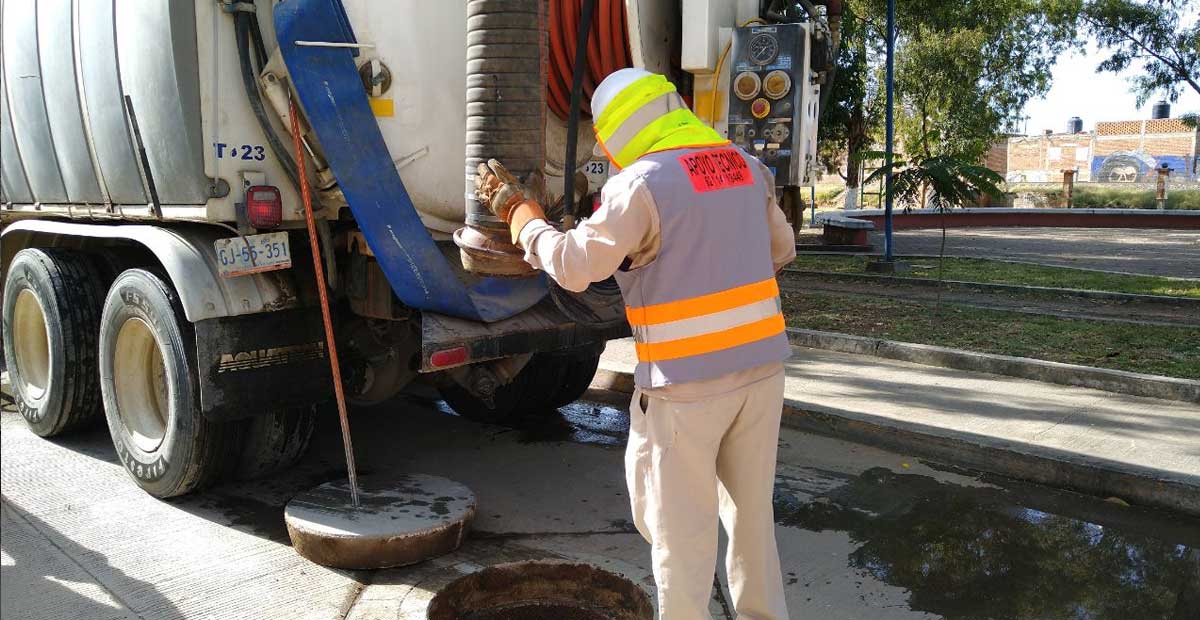 Tiradero de basura en el drenaje provoca fallas en la planta tratadora