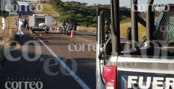 Dejan desmembrados en medio de carretera y son arrollados por varios vehículos