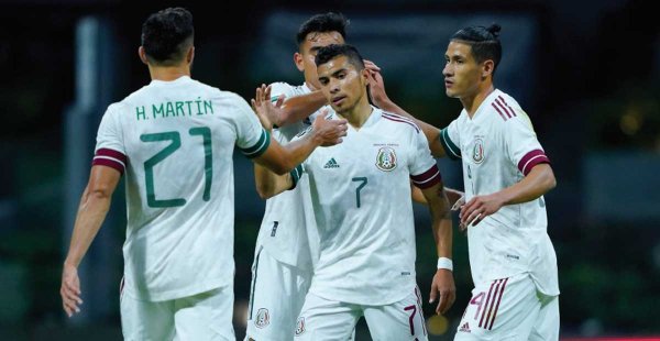 México doblega a Guatemala en el azteca