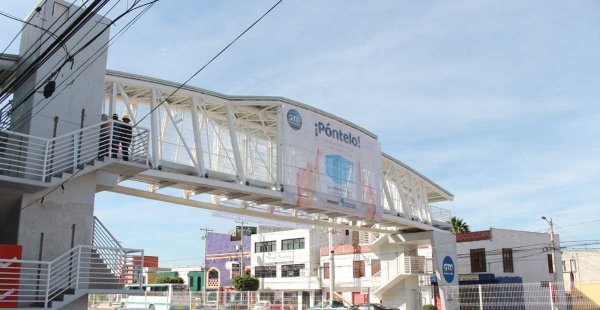 Casi listo el nuevo puente peatonal de la UDL