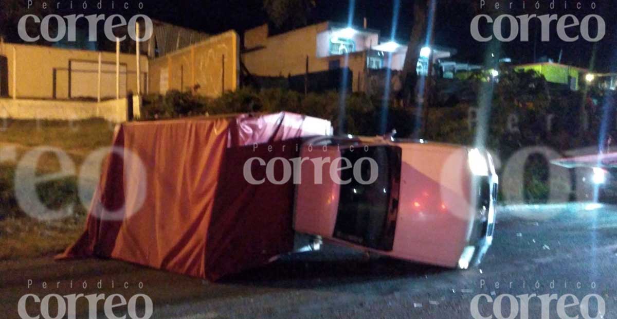 Volcadura en la Irapuato-León deja solo daños materiales