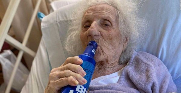 Tras días de lucha, una mujer de 103 años se recupera del Covid19 en Jalisco