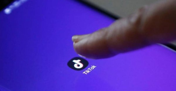 Le disparan en la cabeza, fingiendo un plagio para TikTok