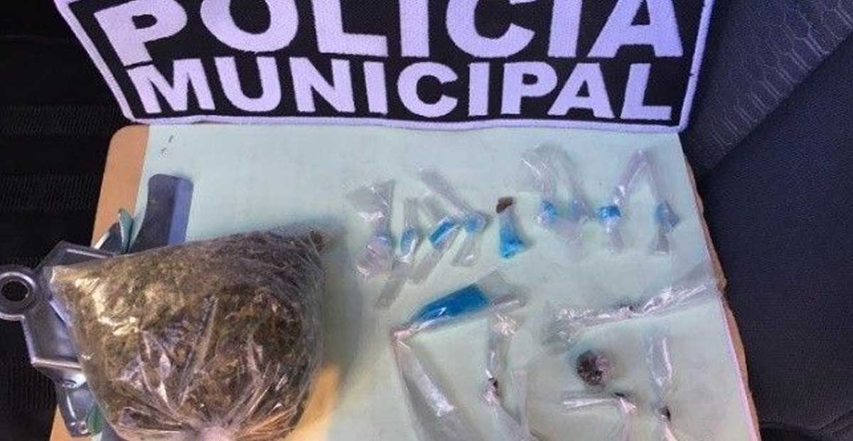 Autoridades decomisan 17 dosis de droga y delincuente huye