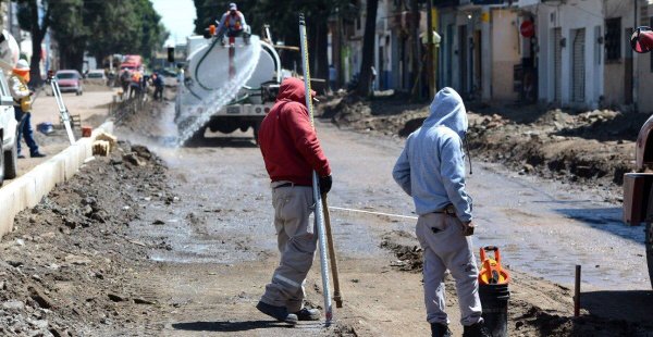 Pese a pandemia, Obra Pública beneficia a irapuatenses con empleos en construcción