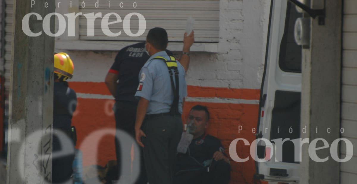 Fuerte incendio en León deja al menos cinco bomberos lesionados, dos de gravedad