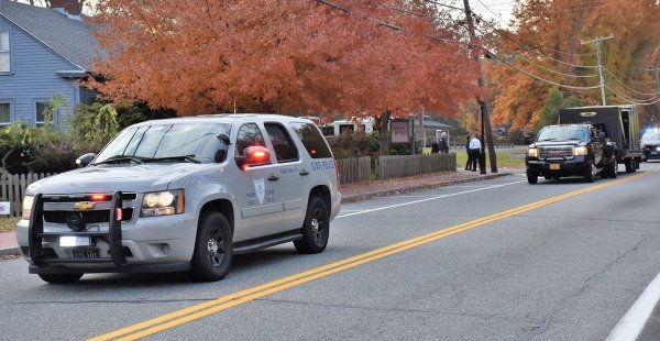 Un hombre secuestra y abusa de una niña de 9 años, después de bajar del autobús escolar