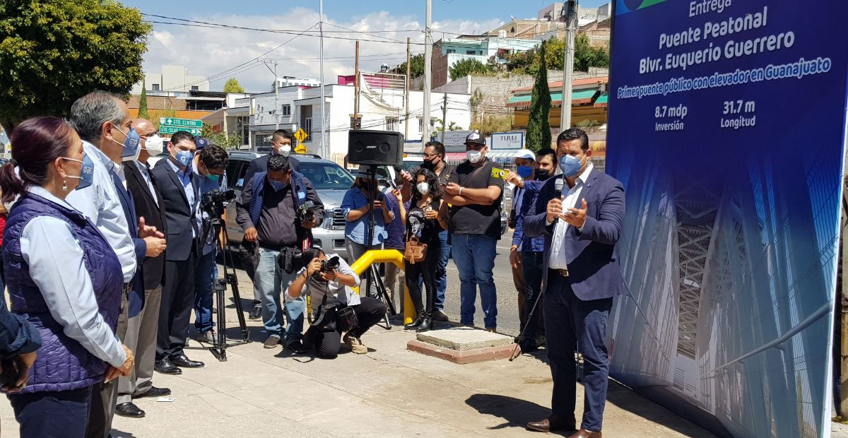 Inaugura Sinhue puente peatonal en la capital