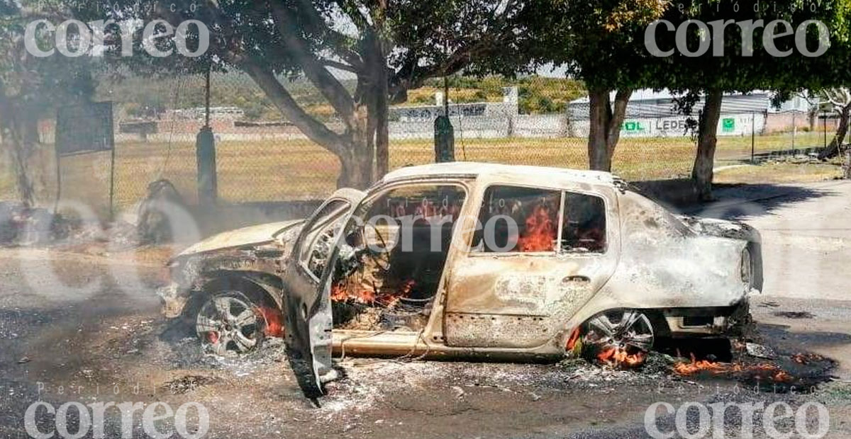 Incendian carro con dos personas dentro en comunidad de Yuriria