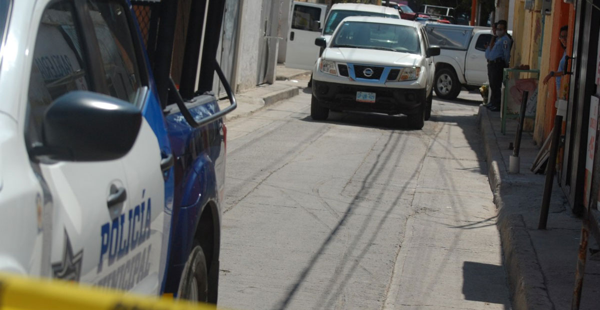 Localizan cuerpo de una persona envuelto en bolsas junto con una cartulina con mensaje alusivo