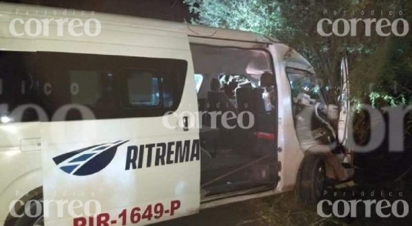 Choque de camioneta contra árbol deja seis lesionados