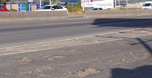 Baches en acceso a Silao dejan decenas de averías