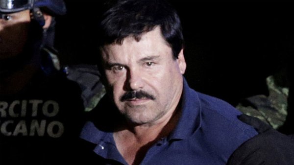 Entregan útiles escolares supuestamente enviados por “El Chapo” Guzmán