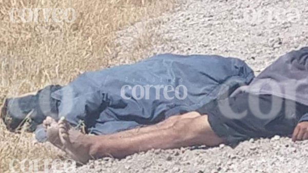 Tiran cuerpos de dos hombres frente a un balneario en Villagrán