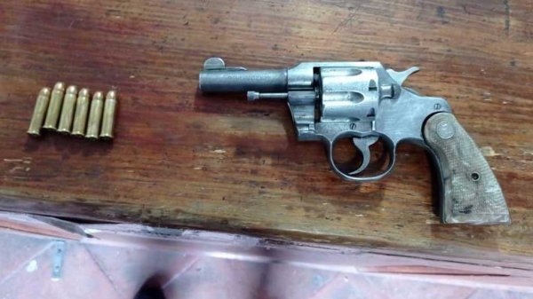 Detienen a tabasqueño y capitalino por portación de armas