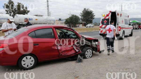 Fuerte choque en Carretera Federal 57 deja cinco personas lesionadas