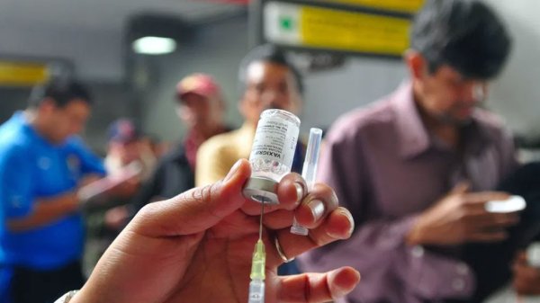 Roban vacuna contra la influenza al IMSS