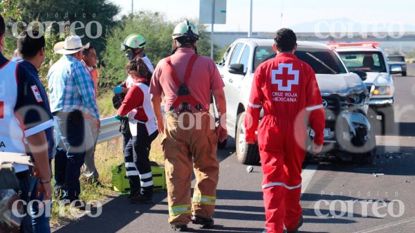 Accidente deja personas lesionadas y daños materiales