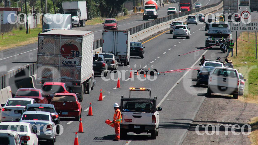 Conductor muere tras impactarse contra un tráiler