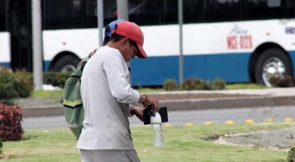 Con operativo ‘Crucero Seguro’ policías retiran a limpiaparabrisas