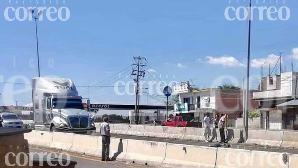 Muere hombre tras ser arrollado sobre la carretera Celaya-Querétaro