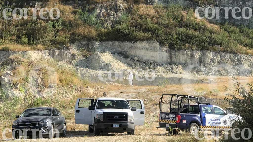 Encuentran a mujer asesinada al fondo de un banco de tepetate