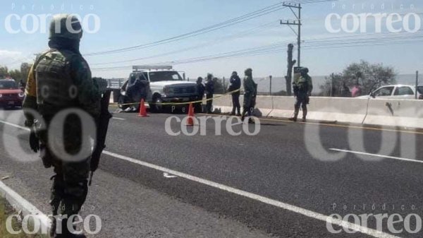 Asesinan a un hombre en plena carretera de Apaseo el Alto-Querétaro