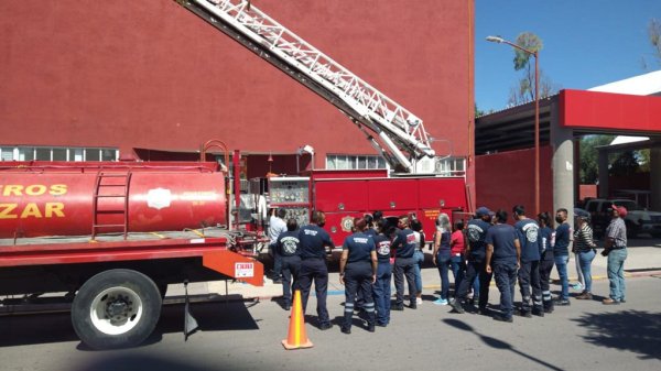 Bomberos de Cortazar realizan prácticas de entrenamiento en rescate contra incendio