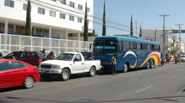 Exigen transportistas entrega de apoyos económicos por la pandemia