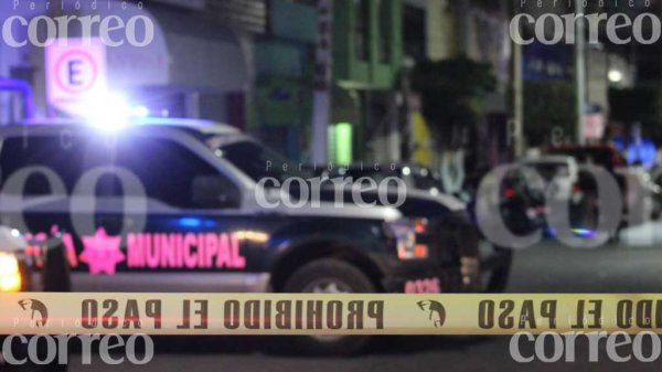 Ejecutan a hombre a metros del Jardín Principal, mujer resulta herida