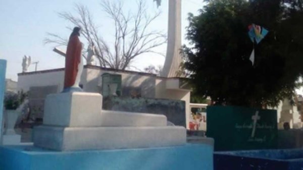 Villagrán dice que abrirá los panteones el Día de Muertos