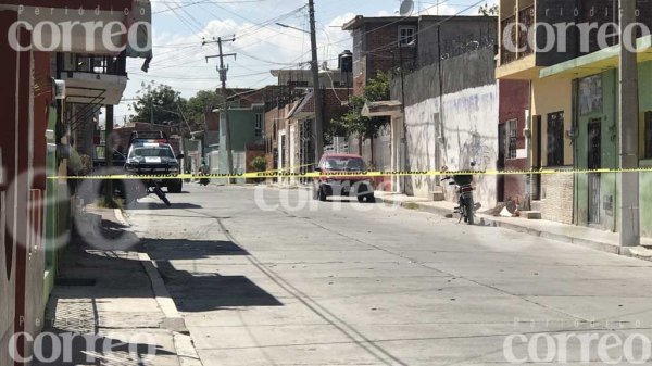 Convoy fuertemente armado balea una vivienda en Pénjamo