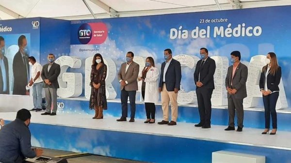 Celebran en Silao el ‘Día del Médico’ y honran al personal caído por la Covid19