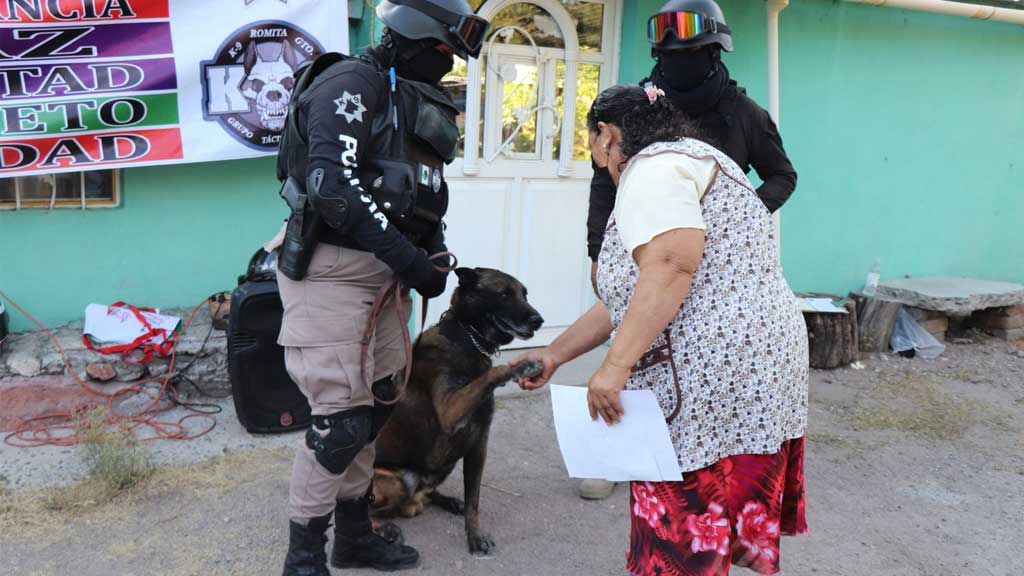 Perros policías salen a concientizar sobre la prevención en Romita