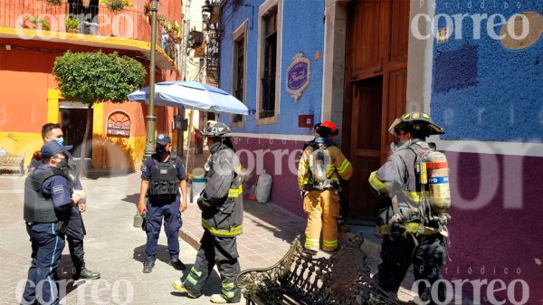 Se registra incendio en inmueble en plaza del Baratillo