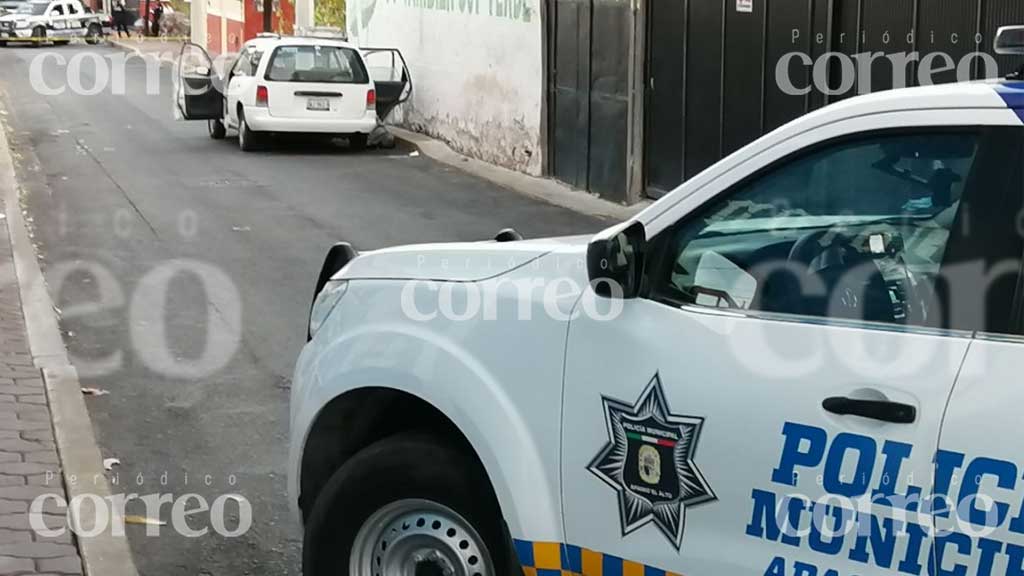 Balean a tres hombres afuera de un domicilio en Apaseo el Alto y dos pierden la vida