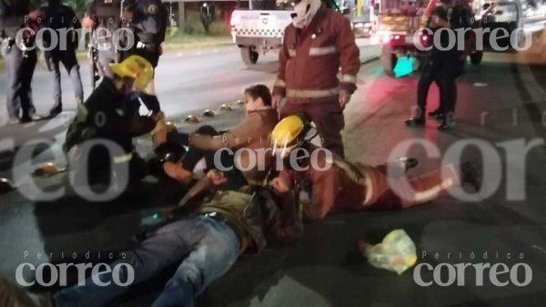 Pareja de motociclistas resulta lesionada tras derrapar en la Capital