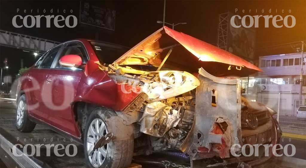 Destroza su auto tras chocar en el Euquerio Guerrero