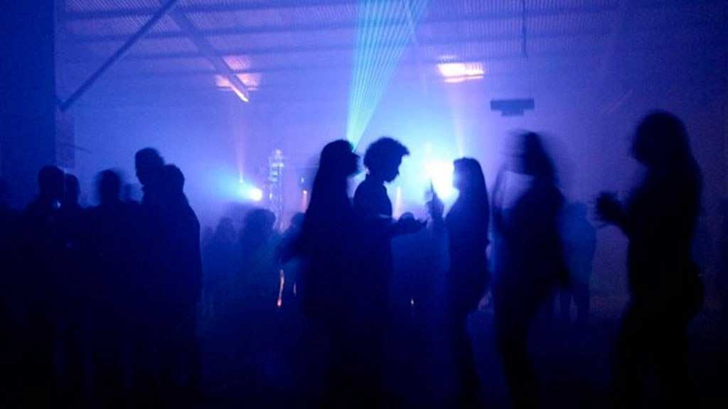 Suspenden 17 fiestas por reunir hasta a 200 invitados