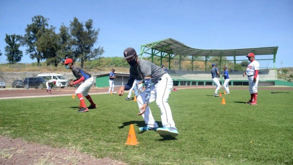 Entrenan por primera vez ‘Freseros de Irapuato’ en la Deportiva del Copal