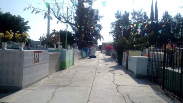 Reprochan villagrenses apertura de panteones en días festivos