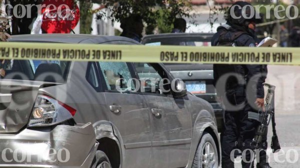 Ataque armado en Celaya deja a un hombre sin vida dentro de su auto