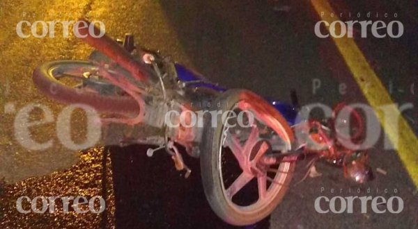 Joven termina severamente lesionado tras chocar su motocicleta