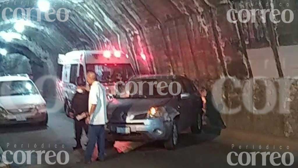 Sexagenaria choca dentro de túnel y queda lesionada