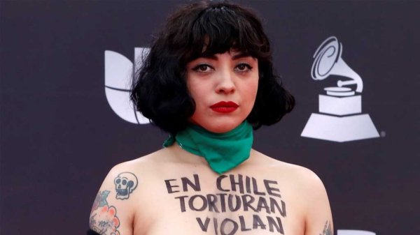 Mon Laferte lamenta haya canciones sobre violencia