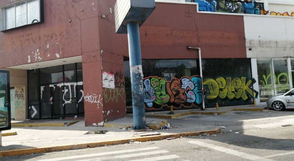 Preocupan a vecinos edificios en abandono