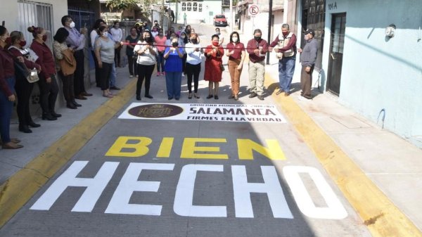 Alcaldesa entrega pavimentación de calle Sauces en Salamanca